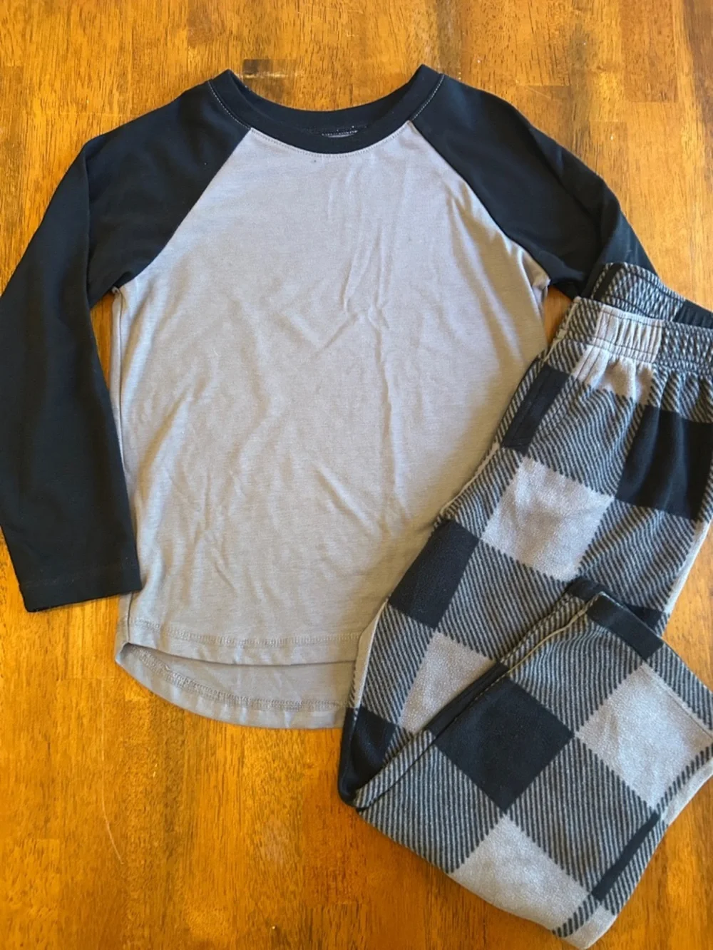 GAP Black and Gray Raglan Pajama Set | Boy Size 6 | PJ Top Matching Plaid Bottom
